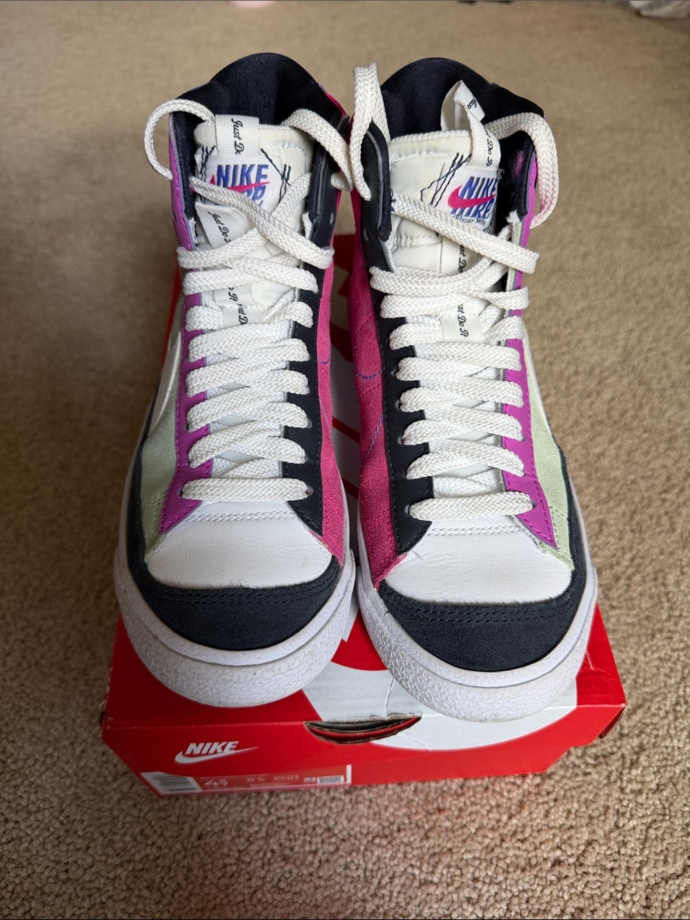 Nike Blazer Mid '77 SE in White, Pink, Blue, Mint and Black - Picture 2 of 6